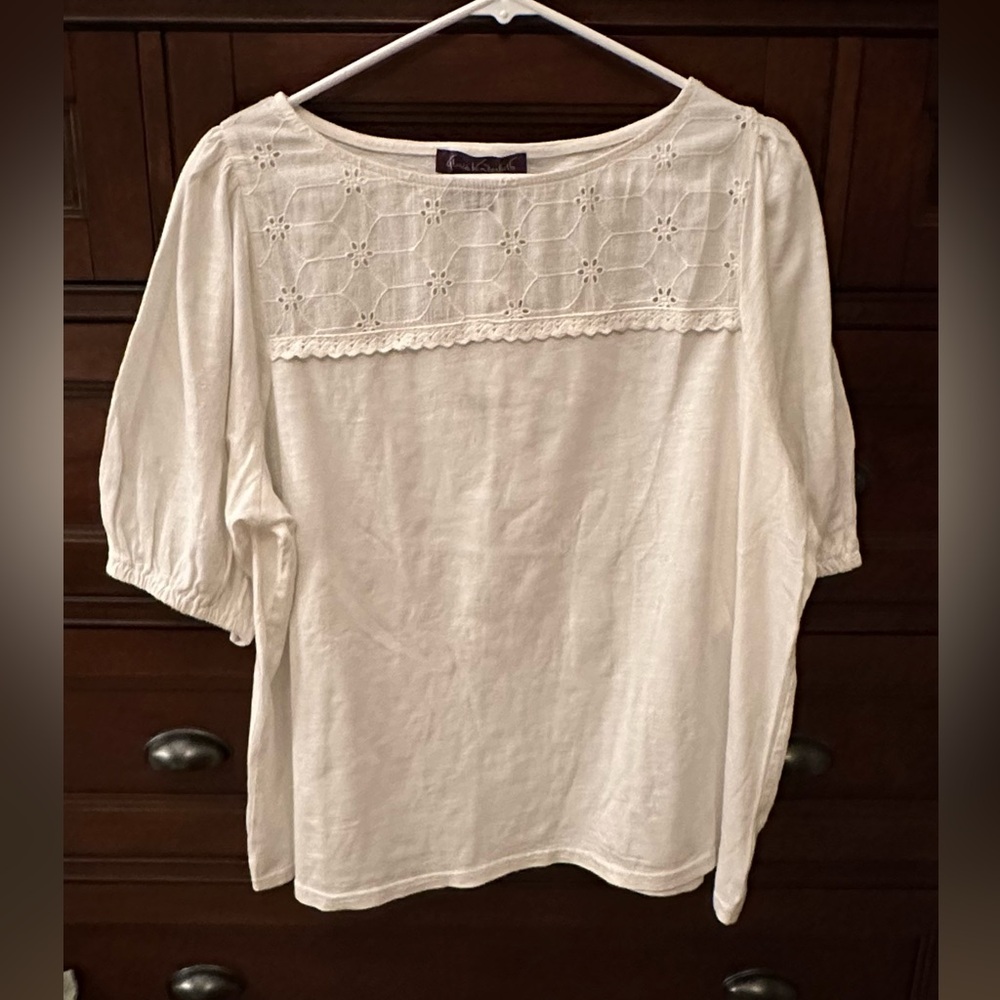 Gloria Vanderbilt Cream Blouse with Eyelet Detail on front  size XL  NWT